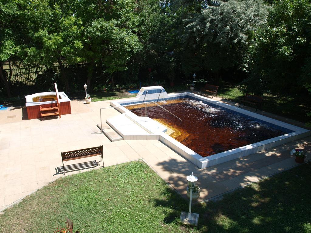 Arnyas Thermal Camping Es Ueduelopark Püspökladány Екстериор снимка