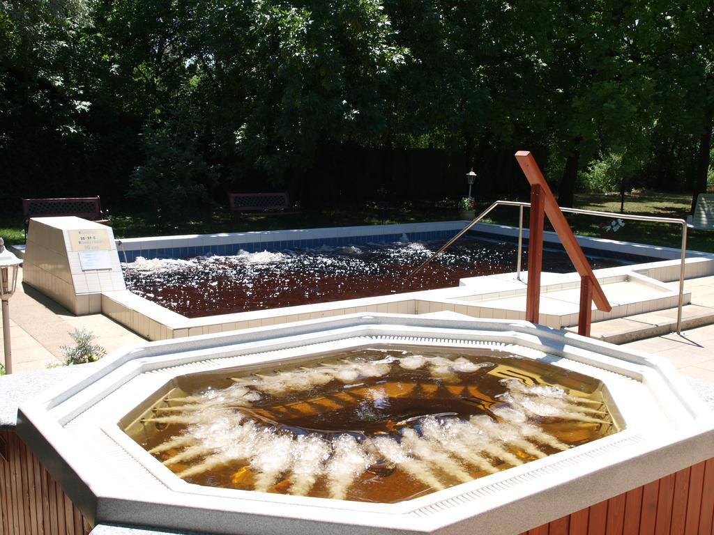 Arnyas Thermal Camping Es Ueduelopark Püspökladány Екстериор снимка
