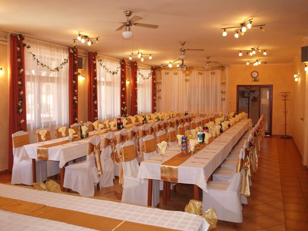 Arnyas Thermal Camping Es Ueduelopark Püspökladány Екстериор снимка